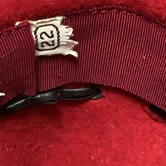 Hutzler’s vintage Touch Of Red felt hat with faux fur and lacing - Picture 7 of 7
